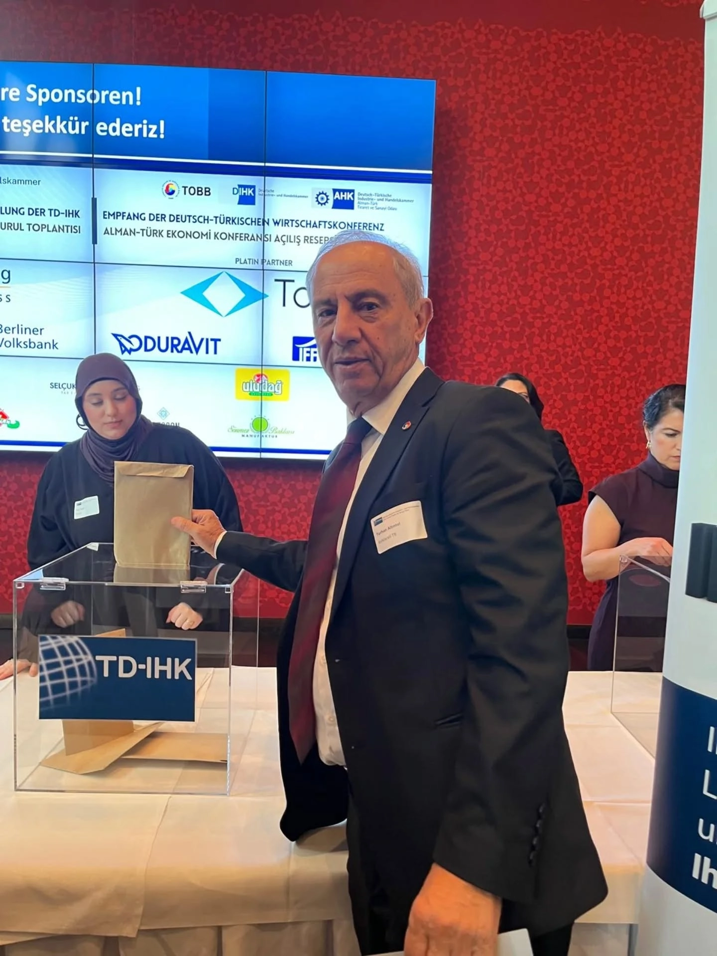 Başkanımız Turhan Altıntel Türk-Alman Ticaret ve Sanayi Odası (TD-IHK) 16. Olağan Genel Kurulu’na katılarak oyunu kullandı.  