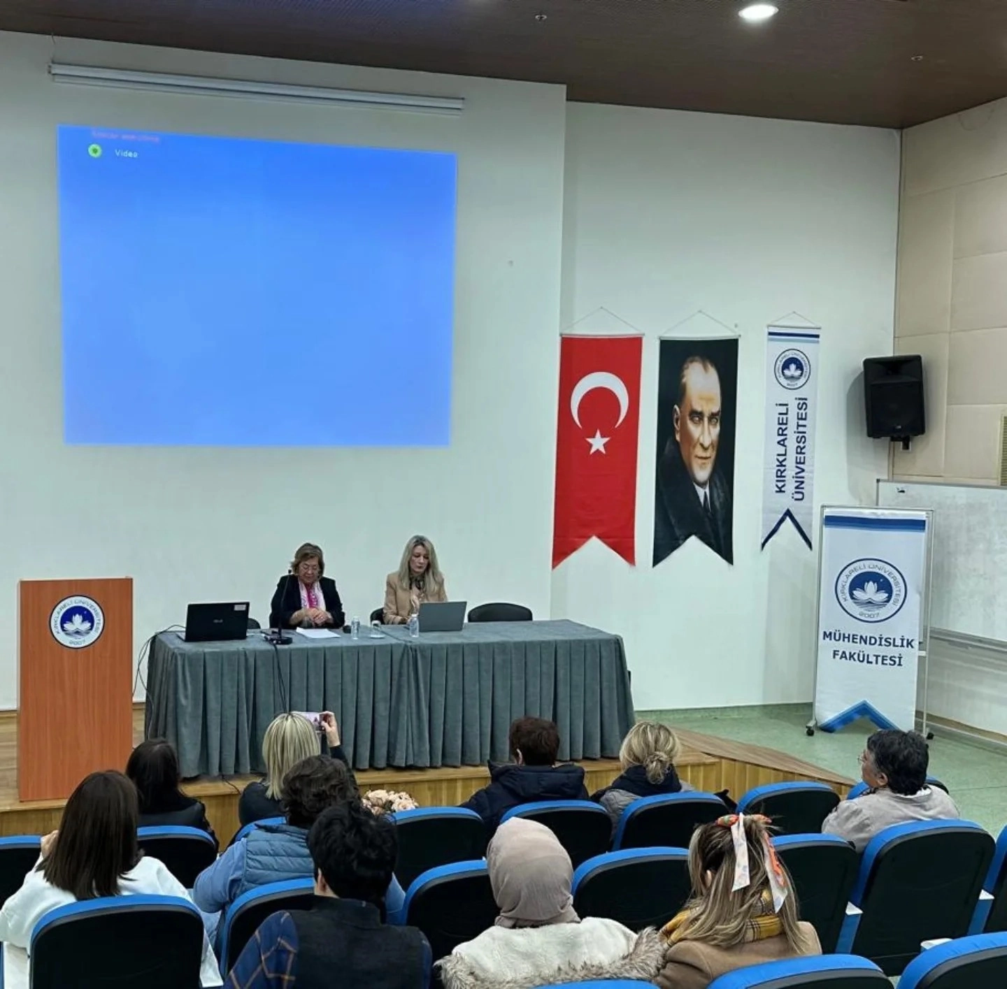 "Girişimcilik ve Gıda Alanında Yaklaşımlar" başlıklı seminer, Mühendislik Fakültesi Konferans Salonu’nda gerçekleştirildi.  